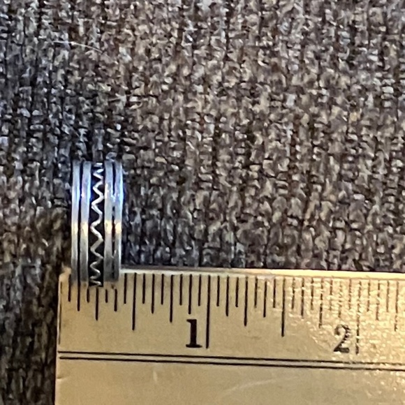 Sterling Silver ZigZag Ring Size 9 - Picture 6 of 6